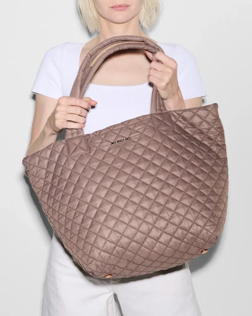The Metro Tote® Deluxe - Medium